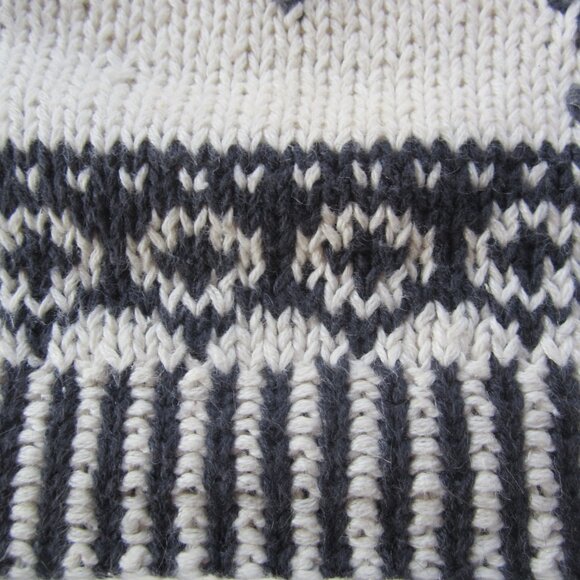 Hand Knit by Studio One Sweater in Beige with Large Pink Roses - Picture 5 of 9